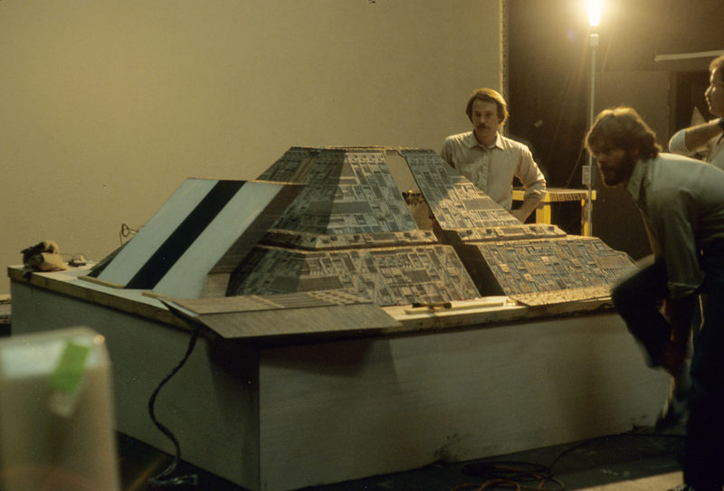 Illustration for article titled 142 Behind-The-Scenes Photos Reveal Blade Runner's Miniature WorldÂ